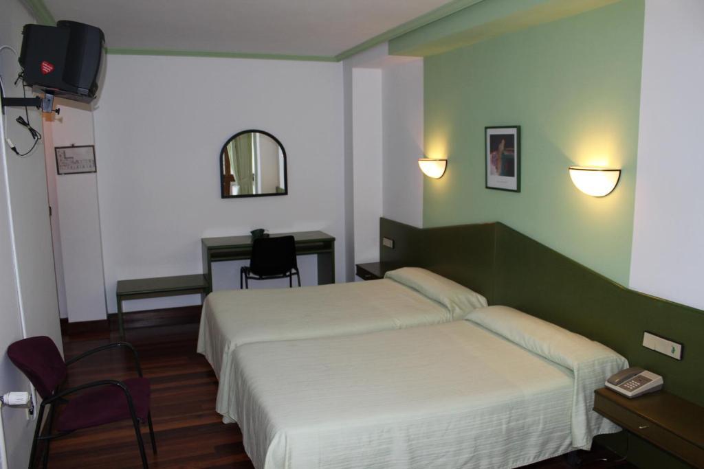 Hotel Sindika Oñate Quarto foto