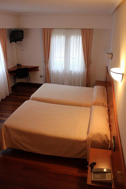 Hotel Sindika Oñate Quarto foto